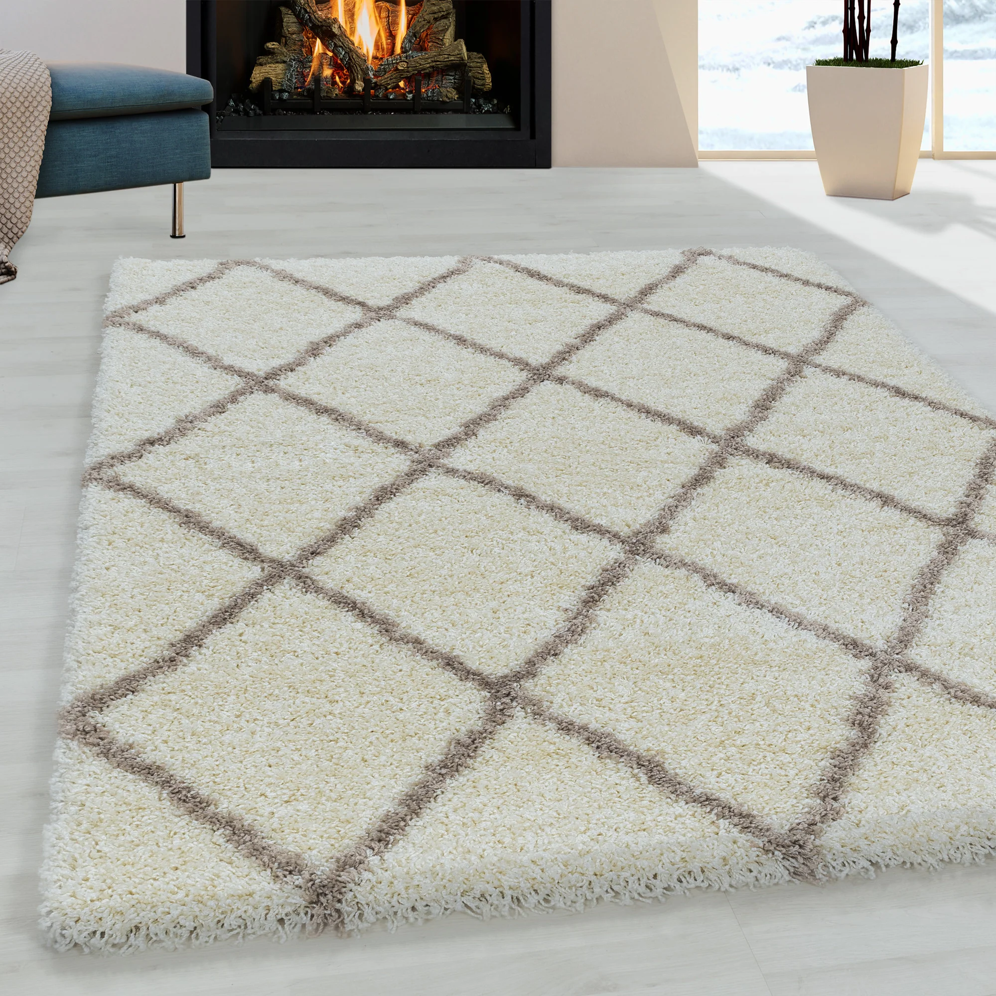 Geometrische Hochflorteppiche in Creme