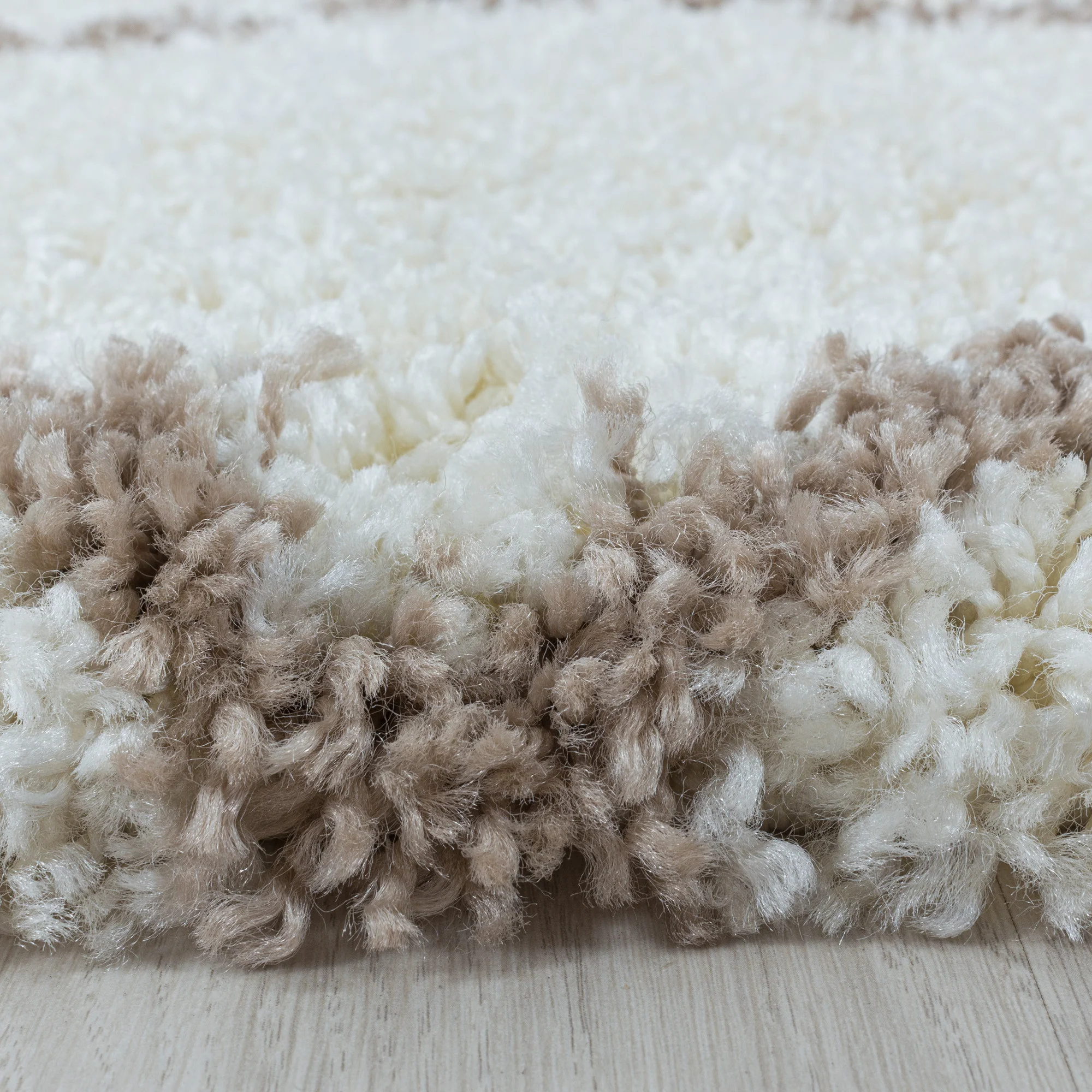 Geometrische Hochflorteppiche in Creme - Image 4