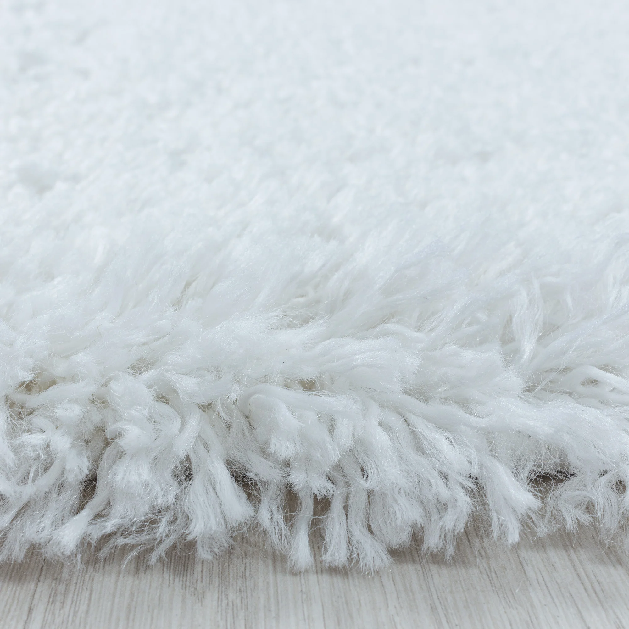 Fluffy Hochflorteppiche in Weiß - Image 4