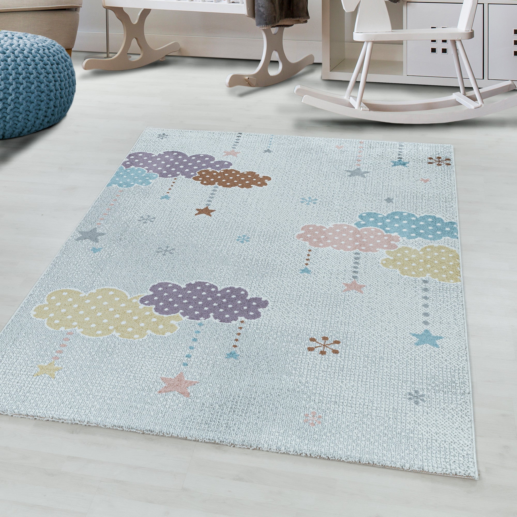 Kurzflor Kinderzimmer Teppich mit bunten Wolken