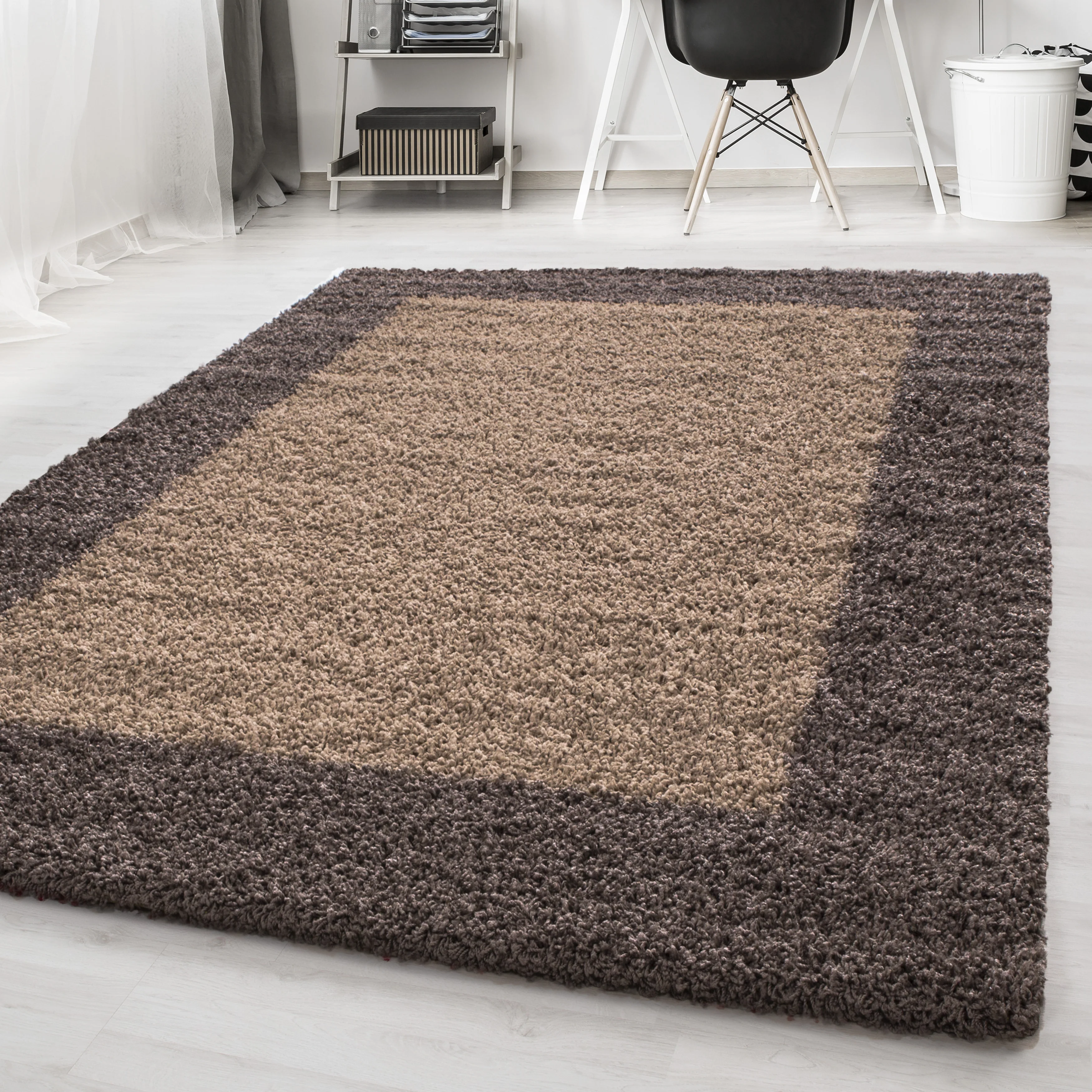 Hochflorteppiche, Bordüre Design, Farbe Taupe, Teppich für Wohnzimmer, Rücken aus Jute