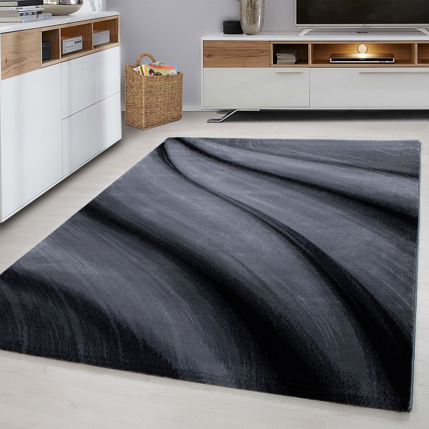 Kurzflor Teppich: Sanftes Wellenmuster in Schwarz