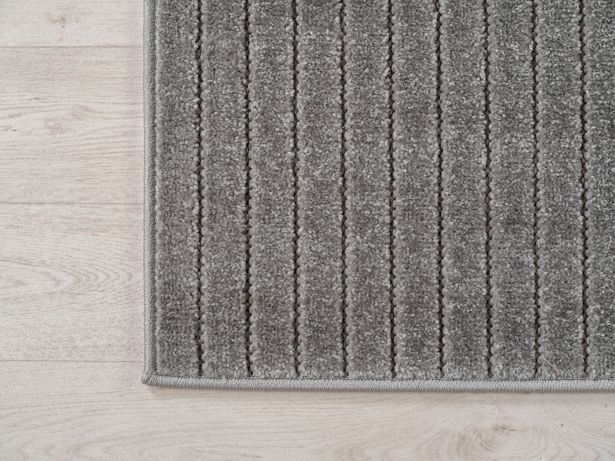 Nova Teppich | Asymmetrische Streifen in Grau - Image 3