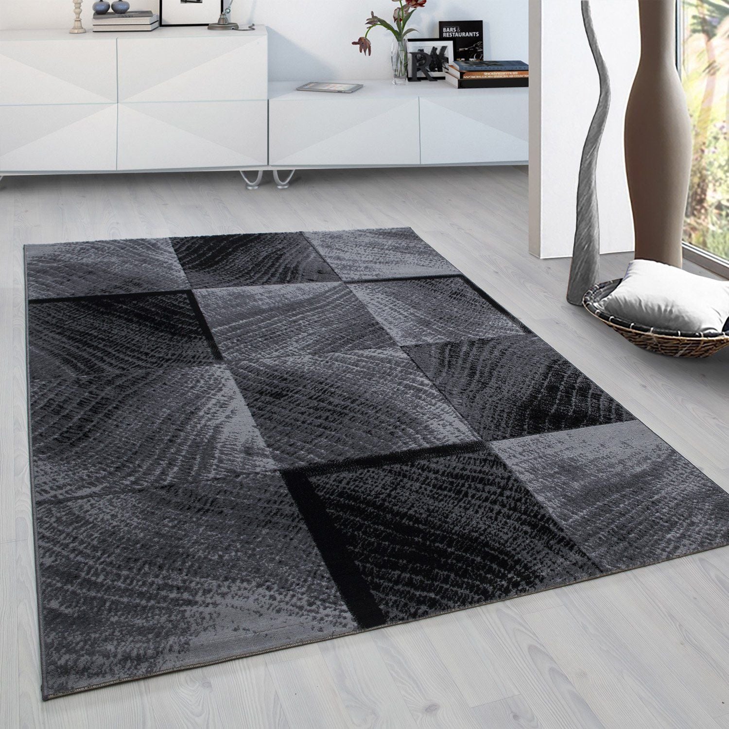 Plus Karierter Kurzflorteppich in Schwarz mit Grautönen