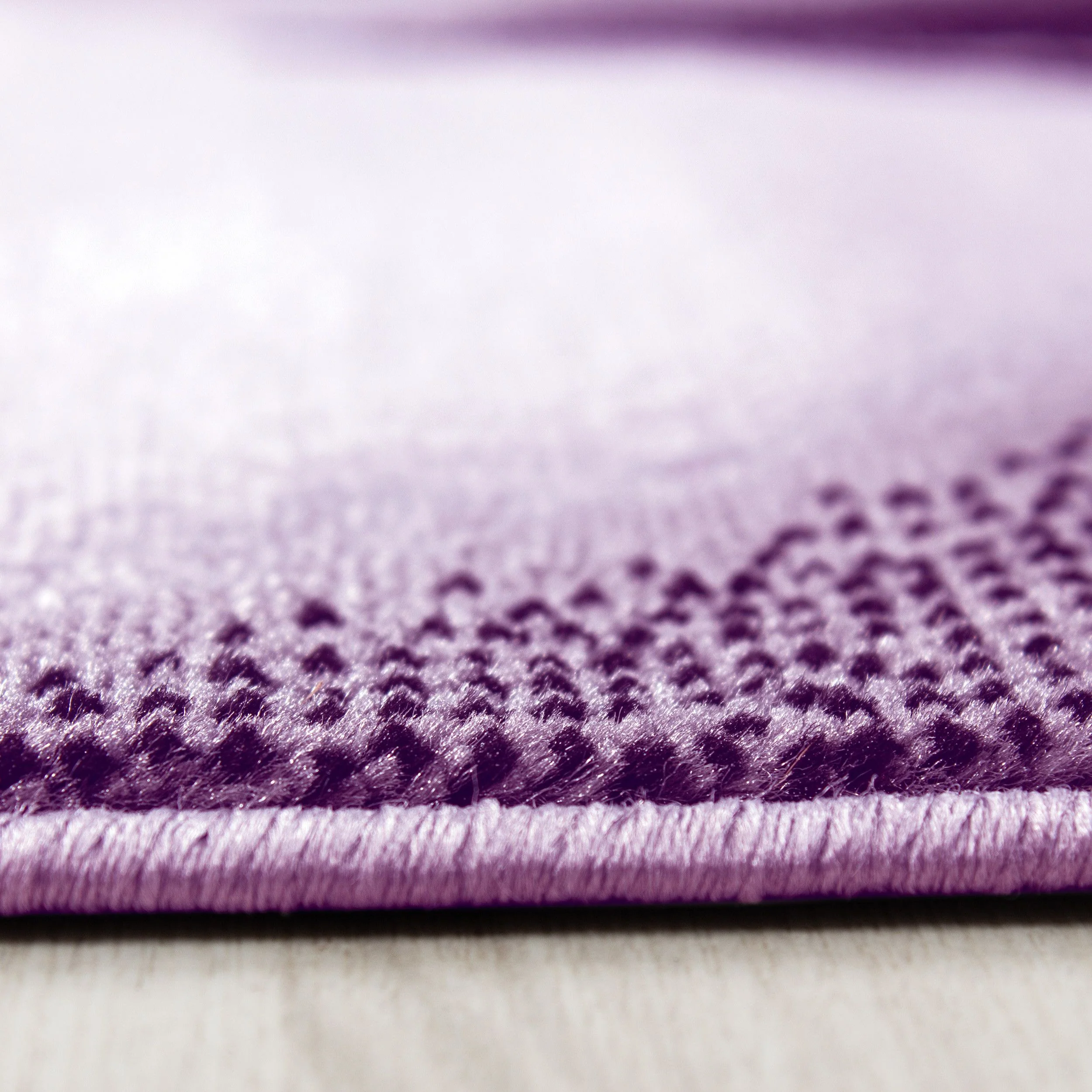 Plus Abstrakter Kurzflorteppich in Violett mit Wellen - Image 4