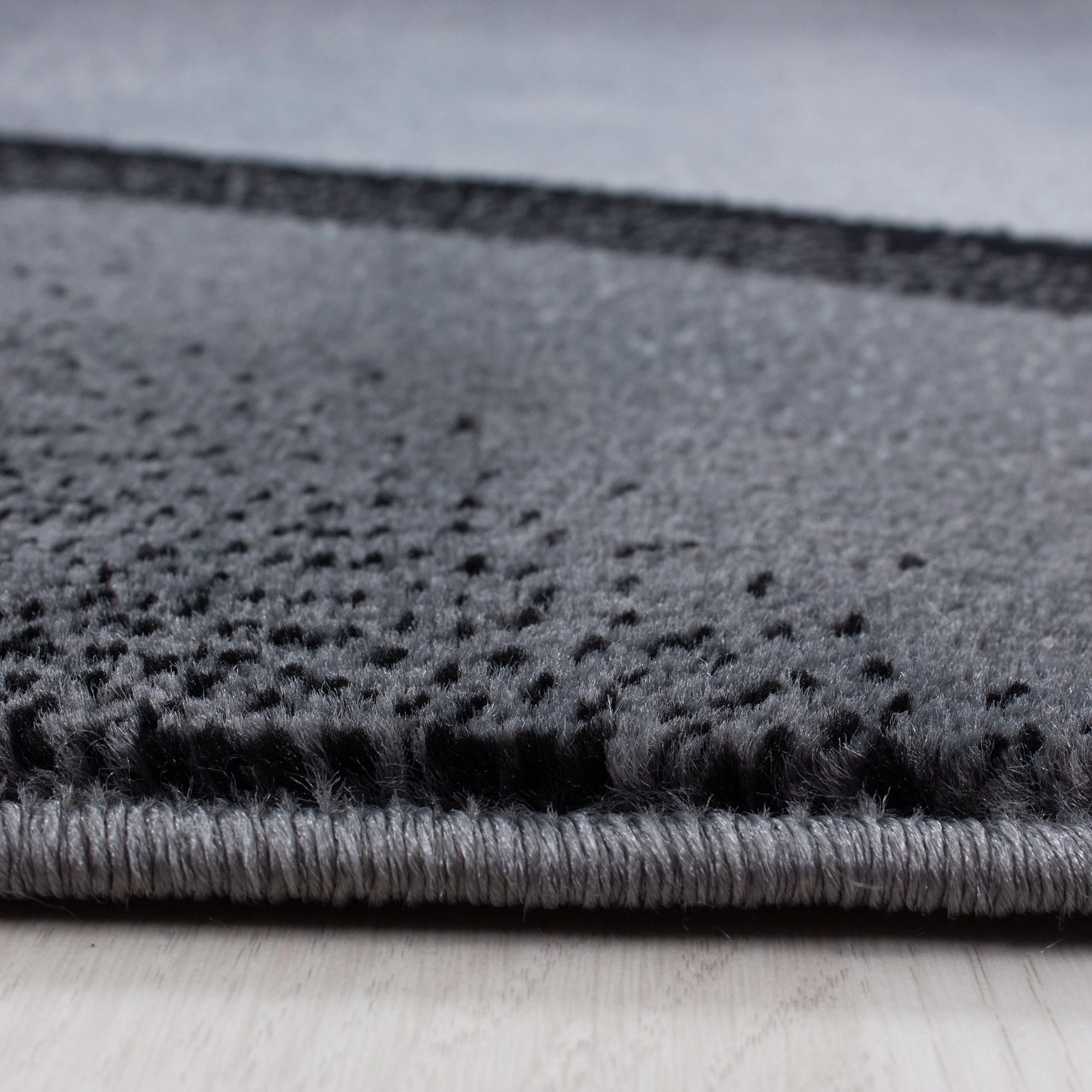 Plus Kurzflorteppich in Schwarz mit Ombre-Effekt - Image 4