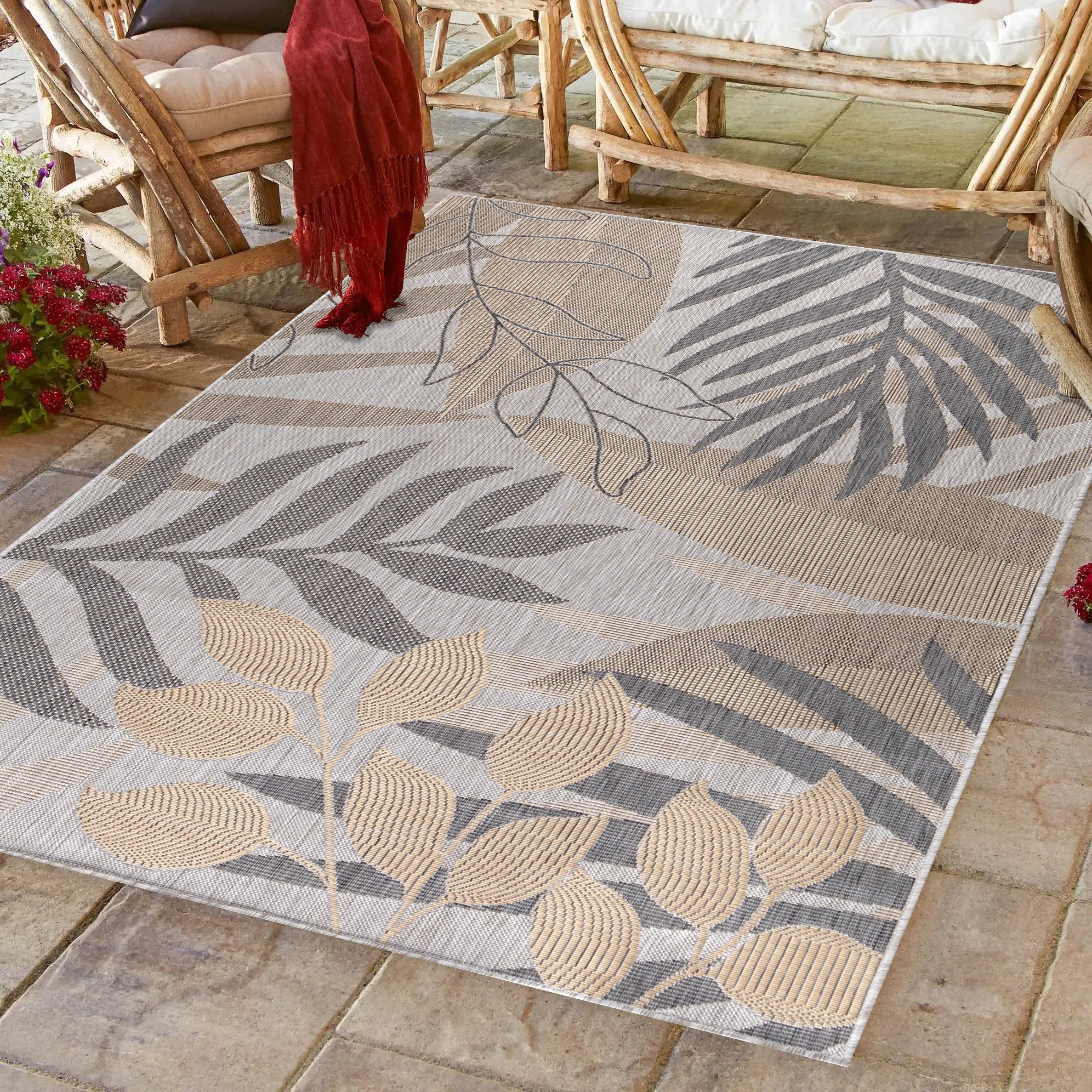 Sunny Outdoorteppich Beige | Blattdesign in Grau & Creme