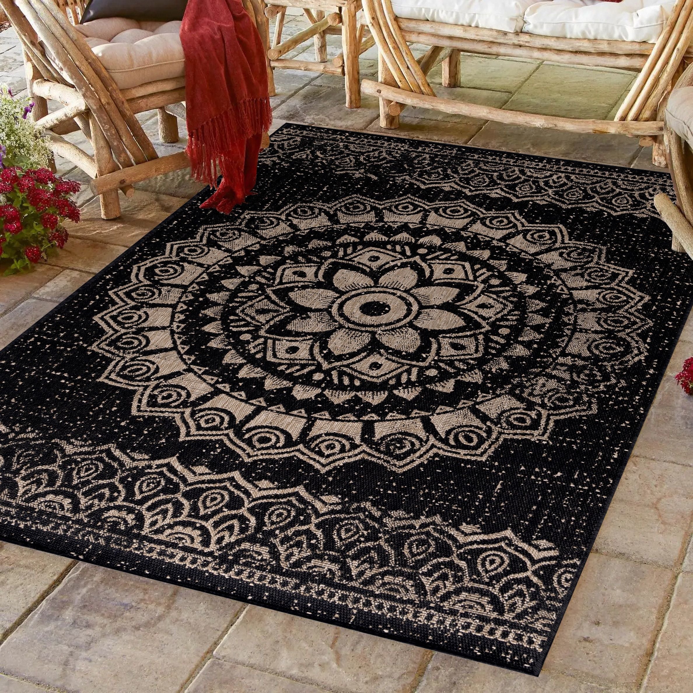 Sunny Outdoorteppich Schwarz | Vintage Design mit Muster
