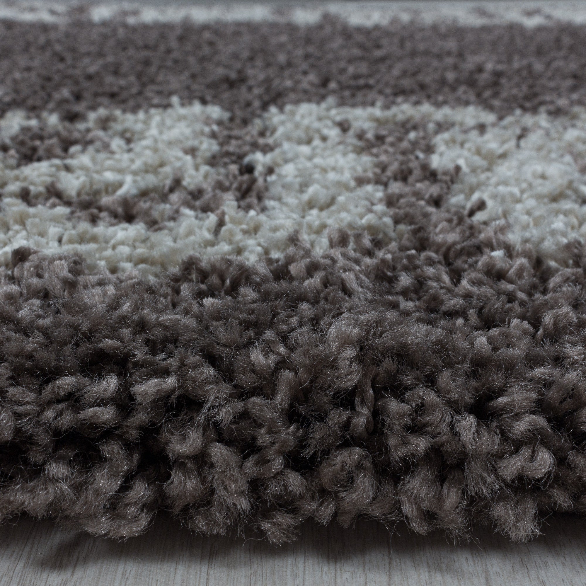 Brauner Hochflor Teppich | Antikes Muster, creme Bordüre - Image 5