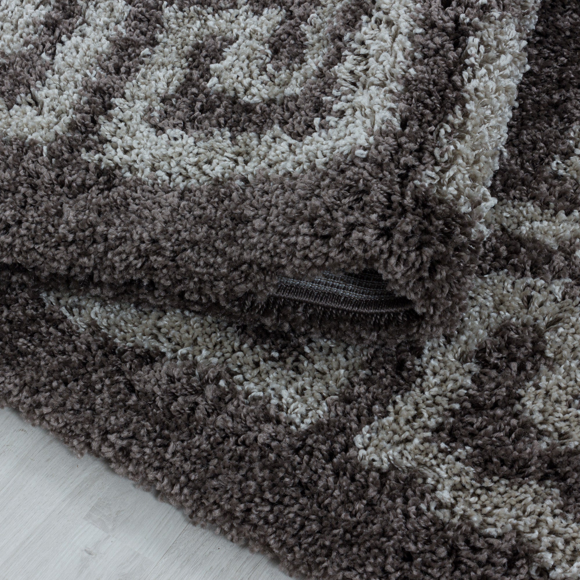 Brauner Hochflor Teppich | Antikes Muster, creme Bordüre - Image 6